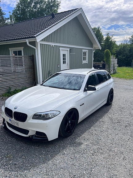 BMW 520d 2 of 7