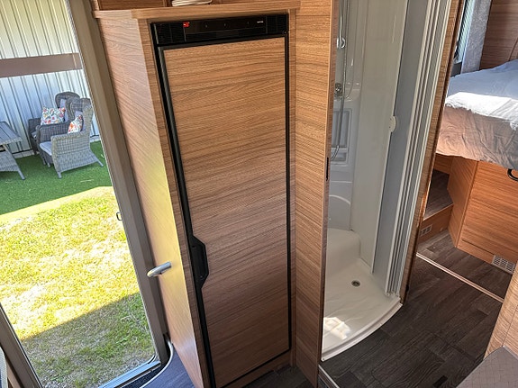 Weinsberg CaraSuite 700 DX Aut 8-steg ALDE Queensbed Taksäng NY! 16 of 30