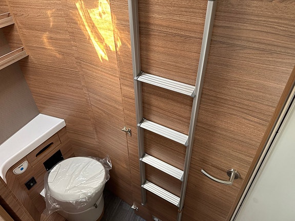 Weinsberg CaraSuite 700 DX Aut 8-steg ALDE Queensbed Taksäng NY! 21 of 30