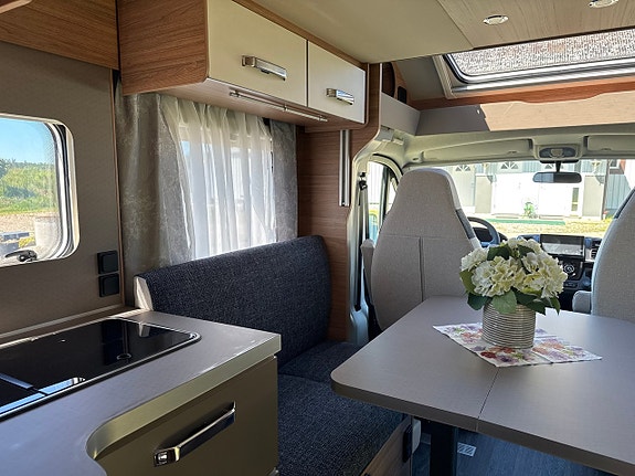 Weinsberg CaraSuite 700 DX Aut 8-steg ALDE Queensbed Taksäng NY! 8 of 30