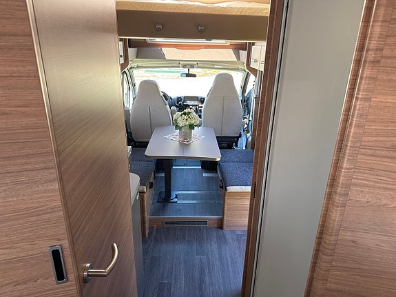Weinsberg CaraSuite 700 DX Aut 8-steg ALDE Queensbed Taksäng NY! 27 of 30