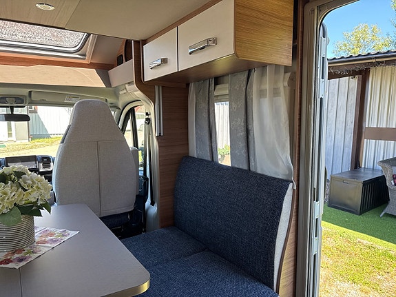 Weinsberg CaraSuite 700 DX Aut 8-steg ALDE Queensbed Taksäng NY! 9 of 30
