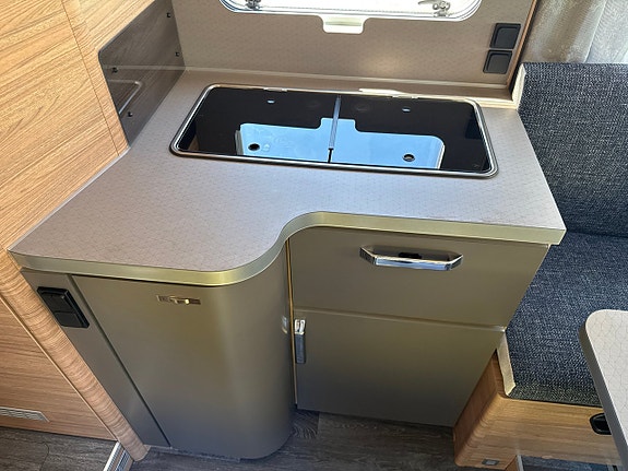 Weinsberg CaraSuite 700 DX Aut 8-steg ALDE Queensbed Taksäng NY! 10 of 30