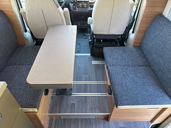Weinsberg CaraSuite 700 DX Aut 8-steg ALDE Queensbed Taksäng NY! 12 of 30