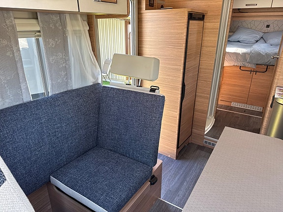 Weinsberg CaraSuite 700 DX Aut 8-steg ALDE Queensbed Taksäng NY! 14 of 30