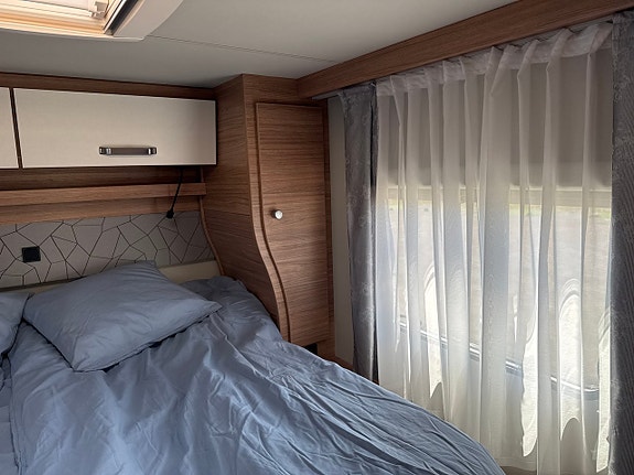 Weinsberg CaraSuite 700 DX Aut 8-steg ALDE Queensbed Taksäng NY! 24 of 30