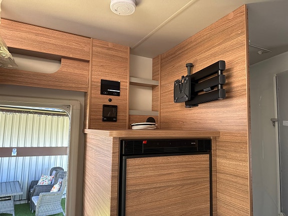Weinsberg CaraSuite 700 DX Aut 8-steg ALDE Queensbed Taksäng NY! 15 of 30