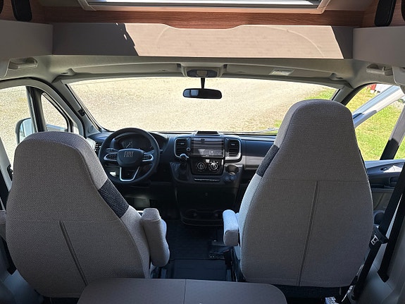 Weinsberg CaraSuite 700 DX Aut 8-steg ALDE Queensbed Taksäng NY! 30 of 30