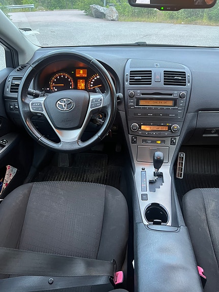 Toyota Avensis 4 of 5