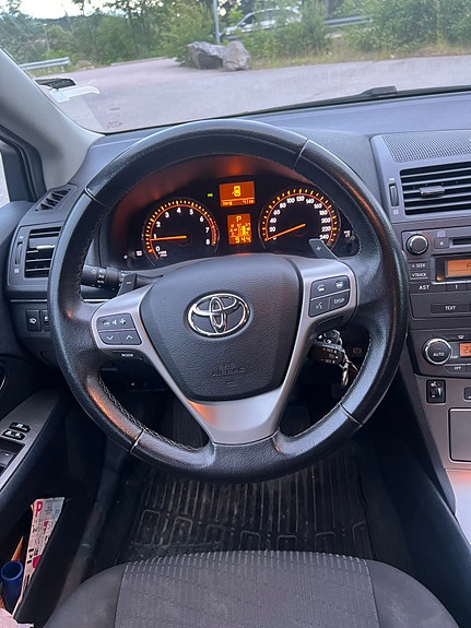 Toyota Avensis 3 of 5