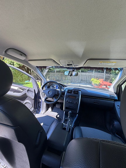 Mercedes-Benz B170 3 of 5
