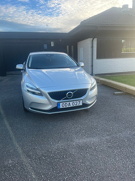 Volvo V40 2 of 13