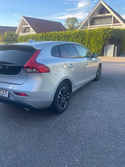 Volvo V40 3 of 13