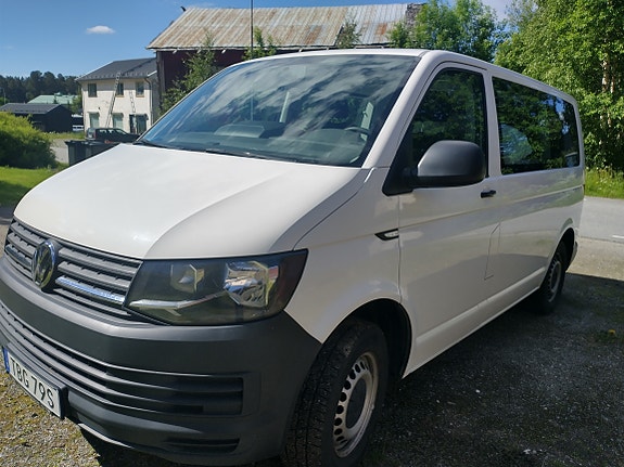 Volkswagen Caravelle 3 of 3