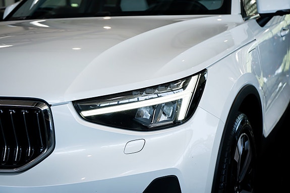 Volvo XC40 4 of 30