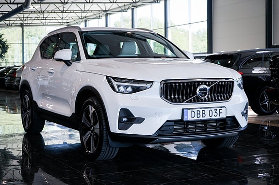 Volvo XC40 2 of 30