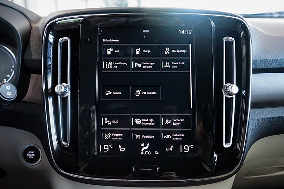 Volvo XC40 18 of 30