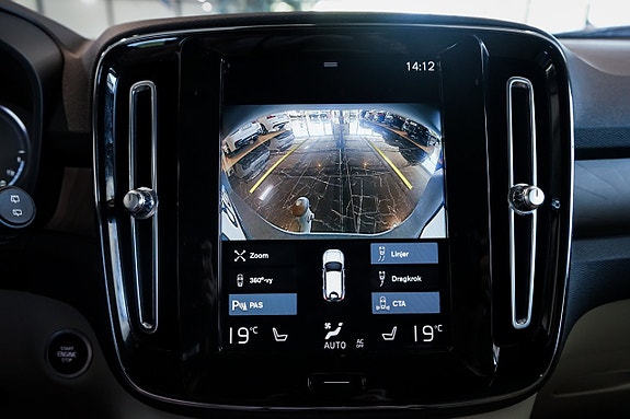 Volvo XC40 17 of 30