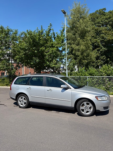 Volvo V50 2 of 5
