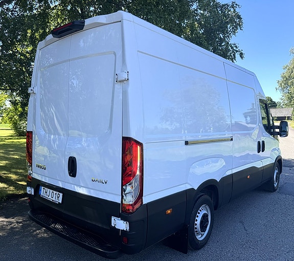 Iveco 35-140 2 of 5