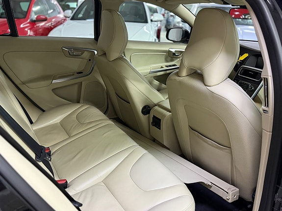 Volvo V60 9 of 13