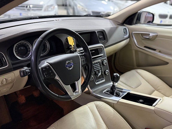 Volvo V60 11 of 13