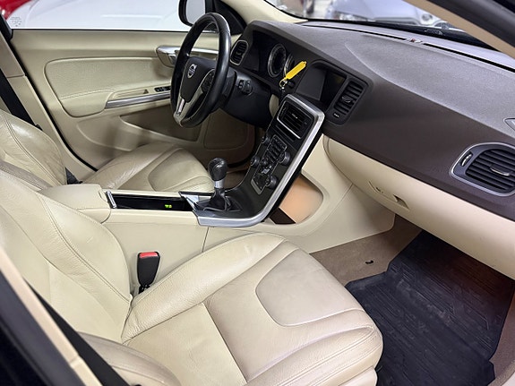 Volvo V60 7 of 13