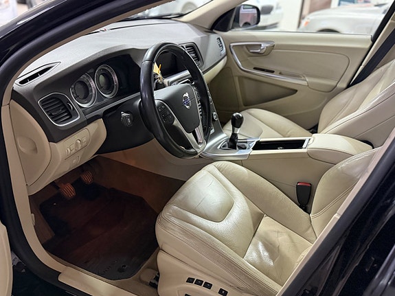 Volvo V60 10 of 13