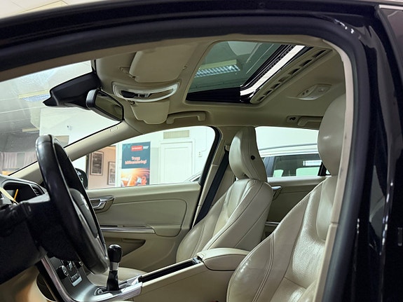 Volvo V60 13 of 13