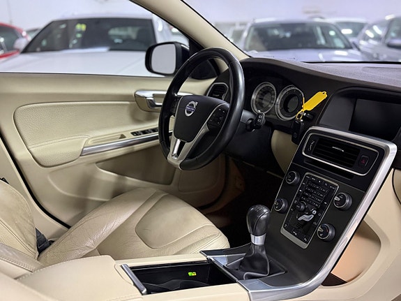 Volvo V60 8 of 13