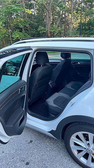 Volkswagen Golf Alltrack 4 of 8