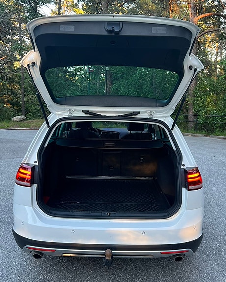 Volkswagen Golf Alltrack 5 of 8