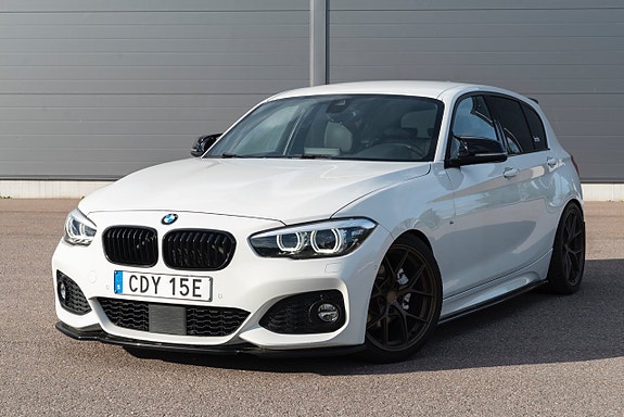BMW 120i 4 of 5