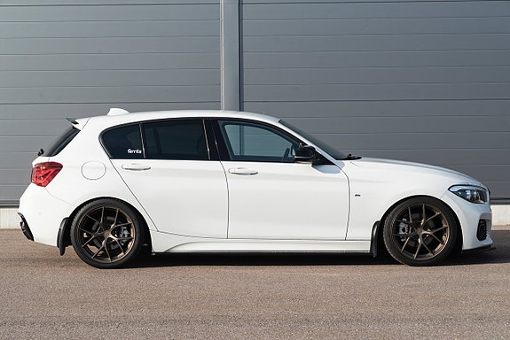 BMW 120i 2 of 5