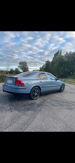 Volvo S60 2 of 3