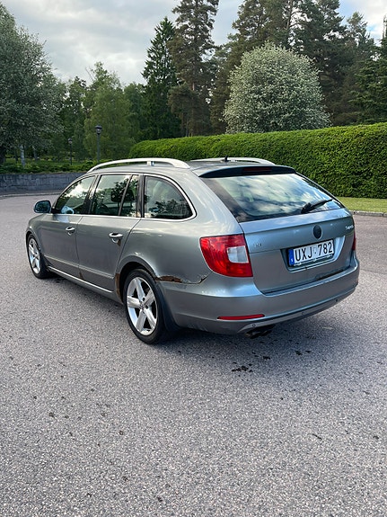 Skoda Superb 2 of 5