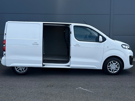 Opel Vivaro 10 of 23