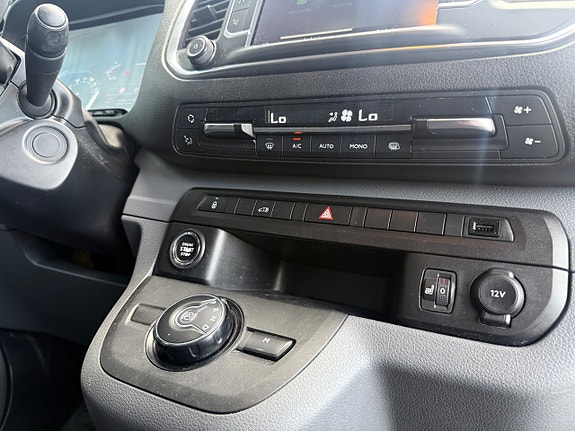 Opel Vivaro 23 of 23