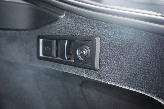 BMW i4 10 of 30