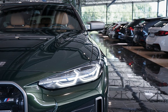 BMW i4 4 of 5