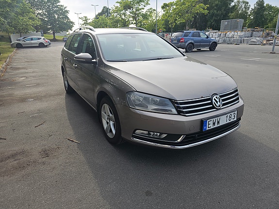 Volkswagen Passat 2 of 5