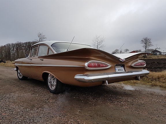 Chevrolet Bel Air 2 of 5