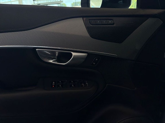 Volvo XC90 14 of 27