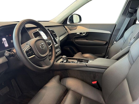Volvo XC90 8 of 27