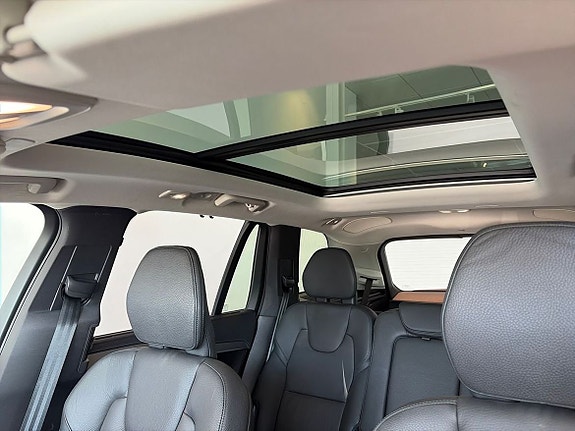 Volvo XC90 18 of 27