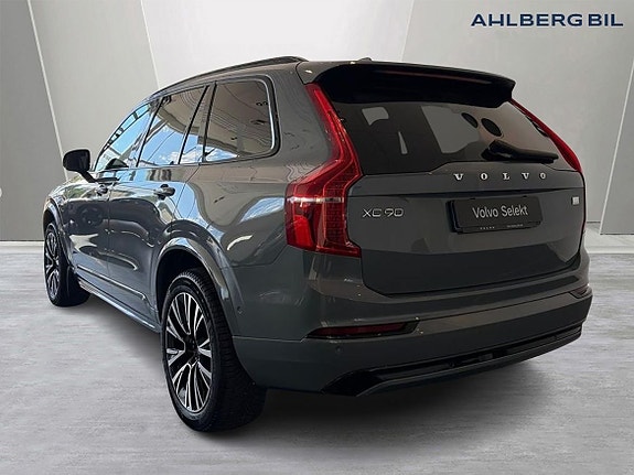 Volvo XC90 3 of 27