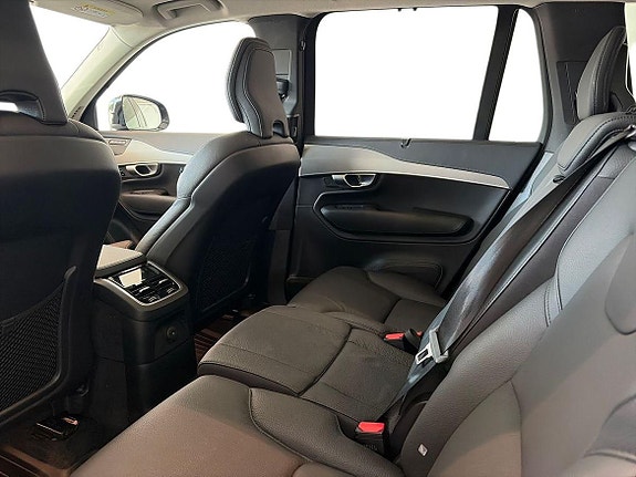 Volvo XC90 10 of 27