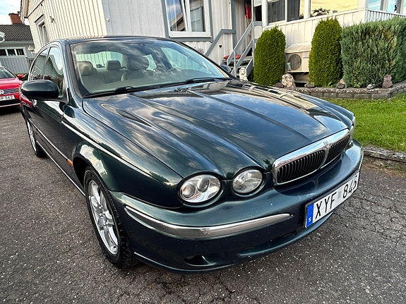 Jaguar X-TYPE 2 of 9