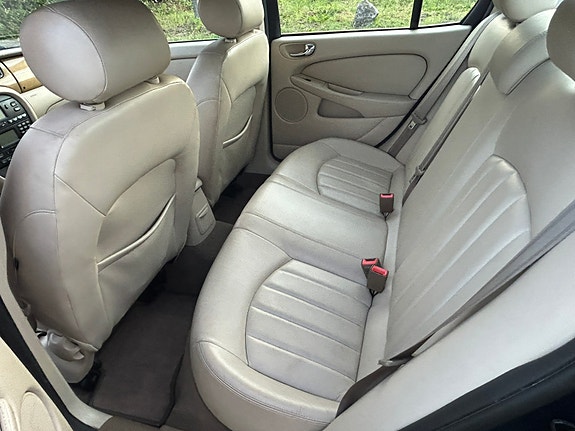 Jaguar X-TYPE 5 of 9