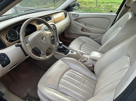 Jaguar X-TYPE 4 of 9